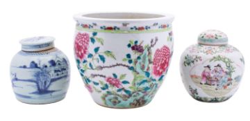 A mixed lot of Chinese porcelain,