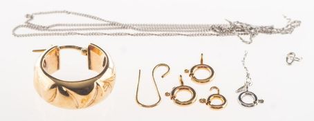 A mixed group of broken/odd jewellery items, including a broken 18ct white gold chain,