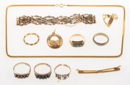 A mixed group of jewellery, including a gate bracelet with safety chain, missing clasp,