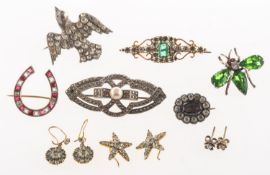 A mixed collection of antique and vintage jewellery,