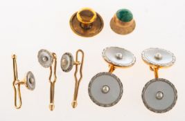 A small mixed group of jewellery,