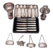 A mixed lot of silver,