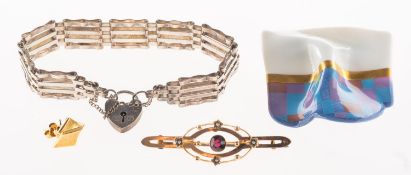 A mixed group of jewellery, including a pair of 18ct gold marquise shaped stud earrings,