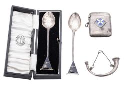 A George V silver vesta case, of rounded rectangular form,
