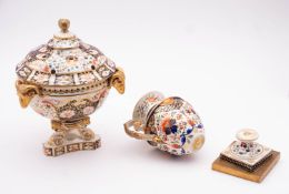 A large Derby Imari pattern pot-pourri v