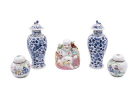 A mixed lot of Chinese porcelain, 20th c