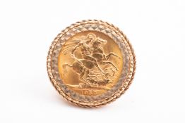 An Elizabeth II 1958 Sovereign in ring mount ,13g.