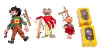 Five Pelham Puppets. Including Giant, Pinky and Frog all unboxed plus Bengo and Mouse both boxed.