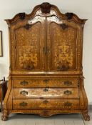 Barocker Kabinettschrank mit Intarsienarbeit, um 1750-1780