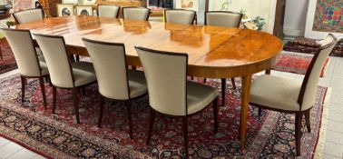 Großer Biedermeier-Tisch mit 10 SELVA-Stühlen