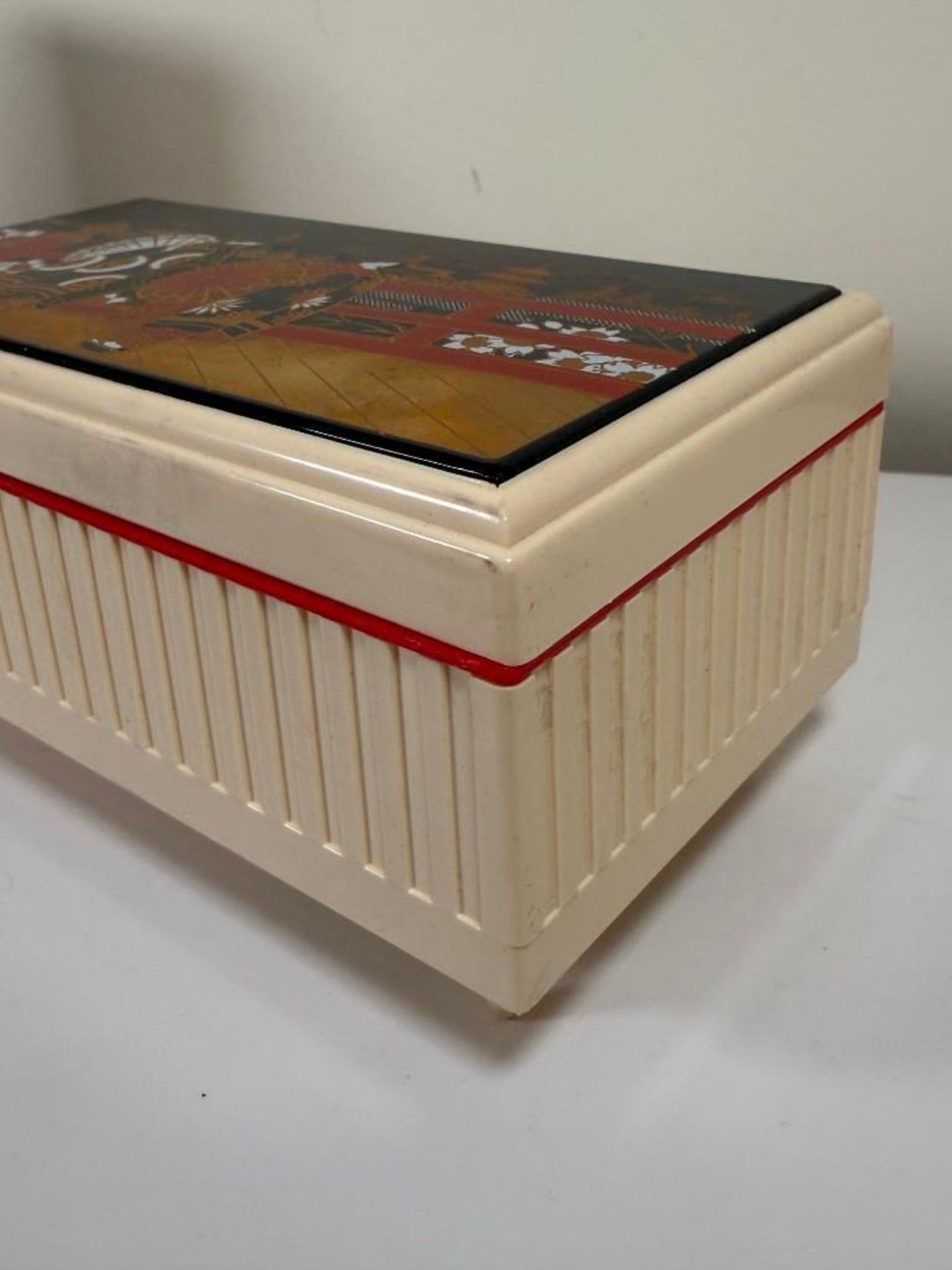A Collection of Decorative Trinket Boxes - Image 15 of 28