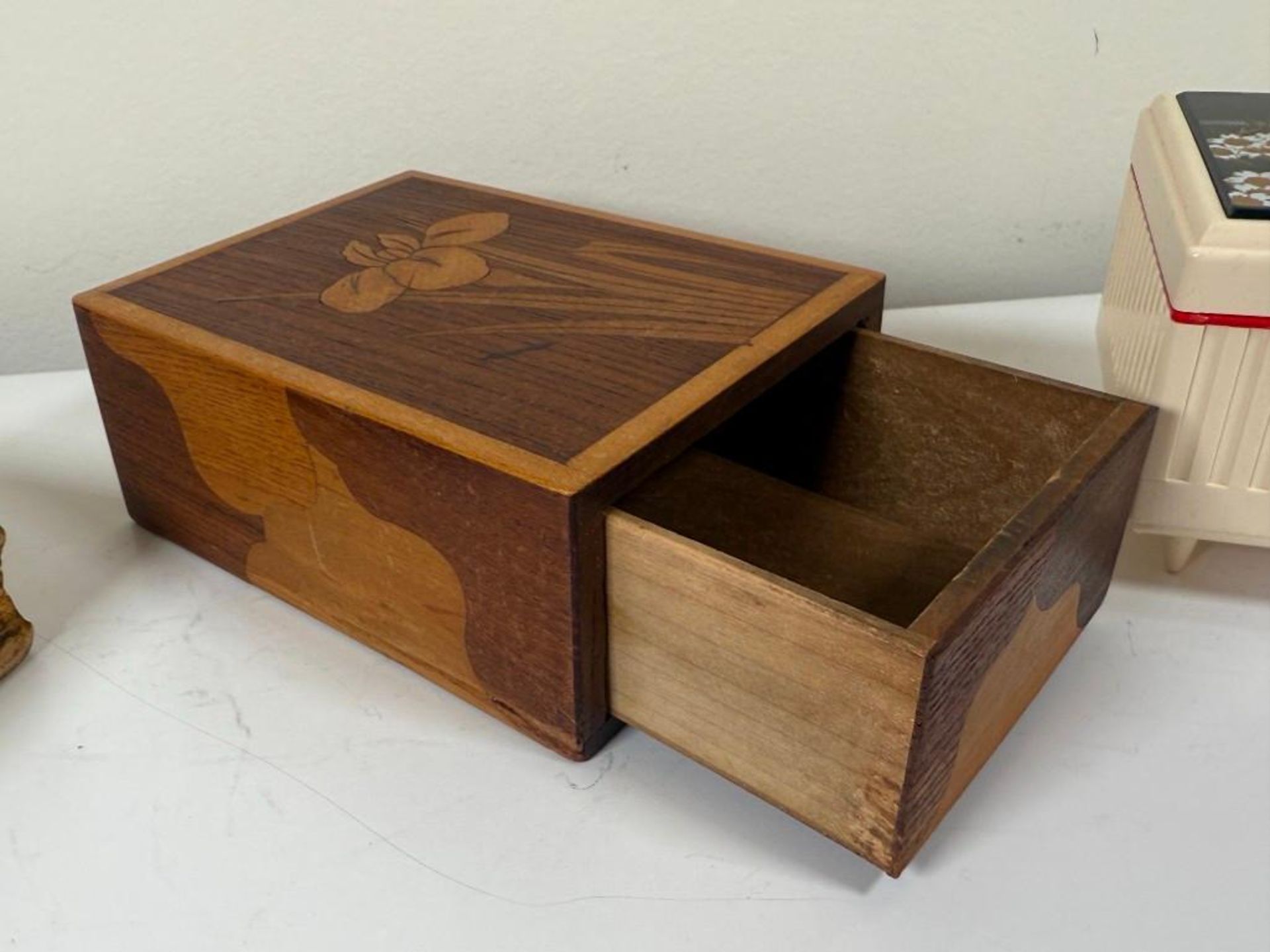 A Collection of Decorative Trinket Boxes - Image 9 of 28