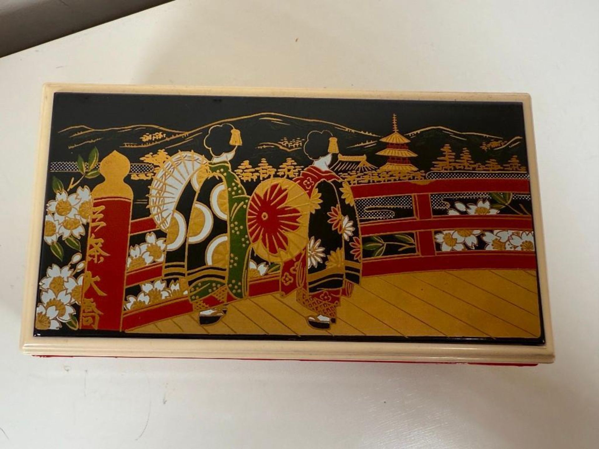 A Collection of Decorative Trinket Boxes - Image 14 of 28
