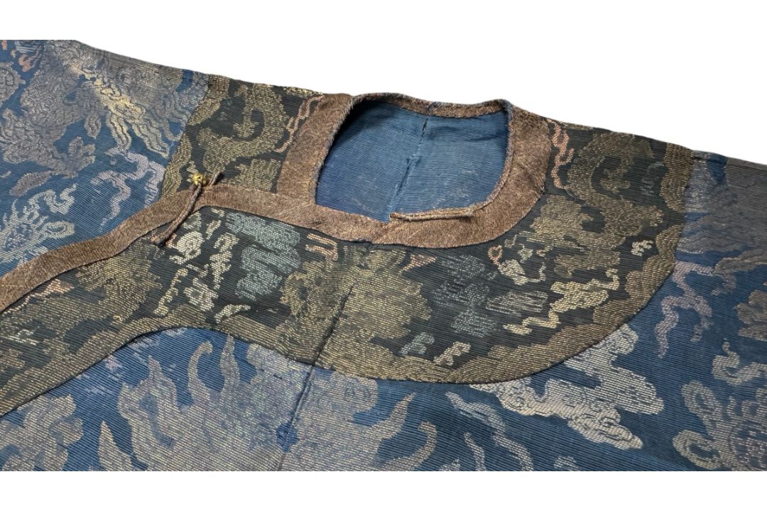 A Blue Silk Gauze Dragon Robe, 19th century - Image 15 of 18