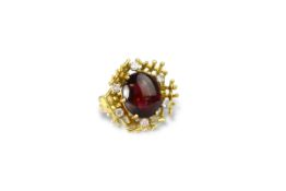 18 carat Gold and Diamond Ring with Garnet, unsigned but in the style of George Weil, 1970s