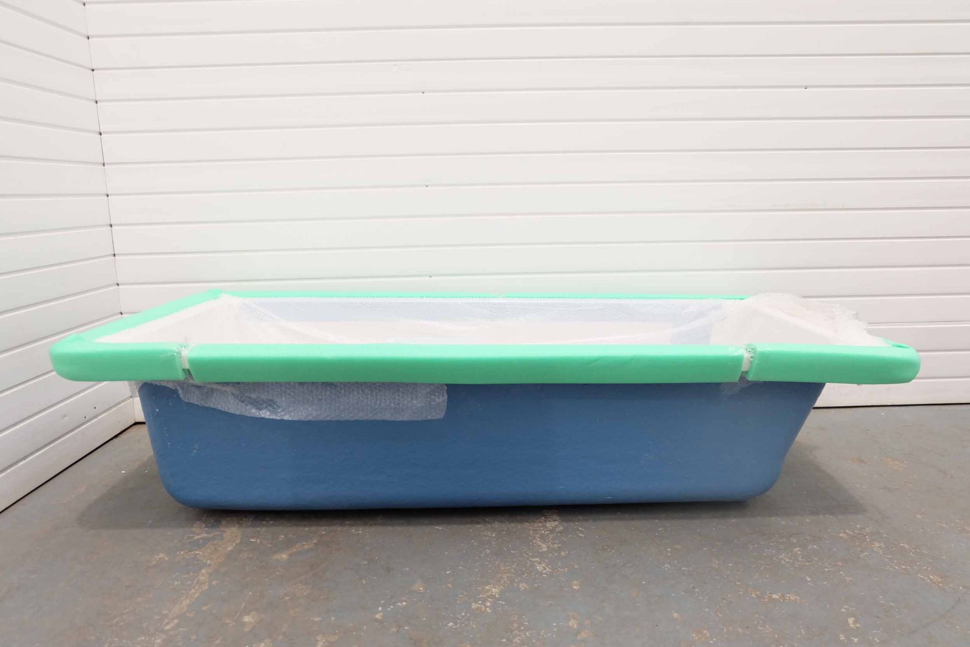 The White Space Vale Single Ended Bath. Colour: White. Length: 1800mm. Width: 800mm. Depth: 440mm. - Image 3 of 7