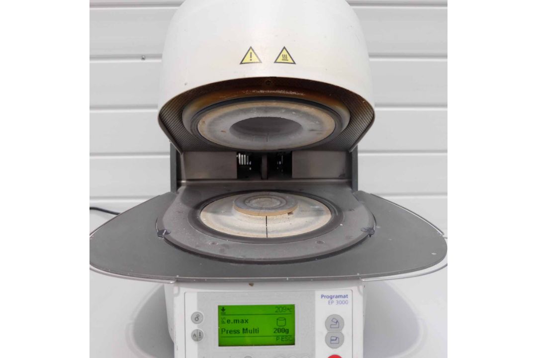 Ivoclar Vivadent Programat EP 3000 Ceramic Furnace. Max Temp 1200 Degrees Celsius. Programmes: 20. - Image 8 of 11