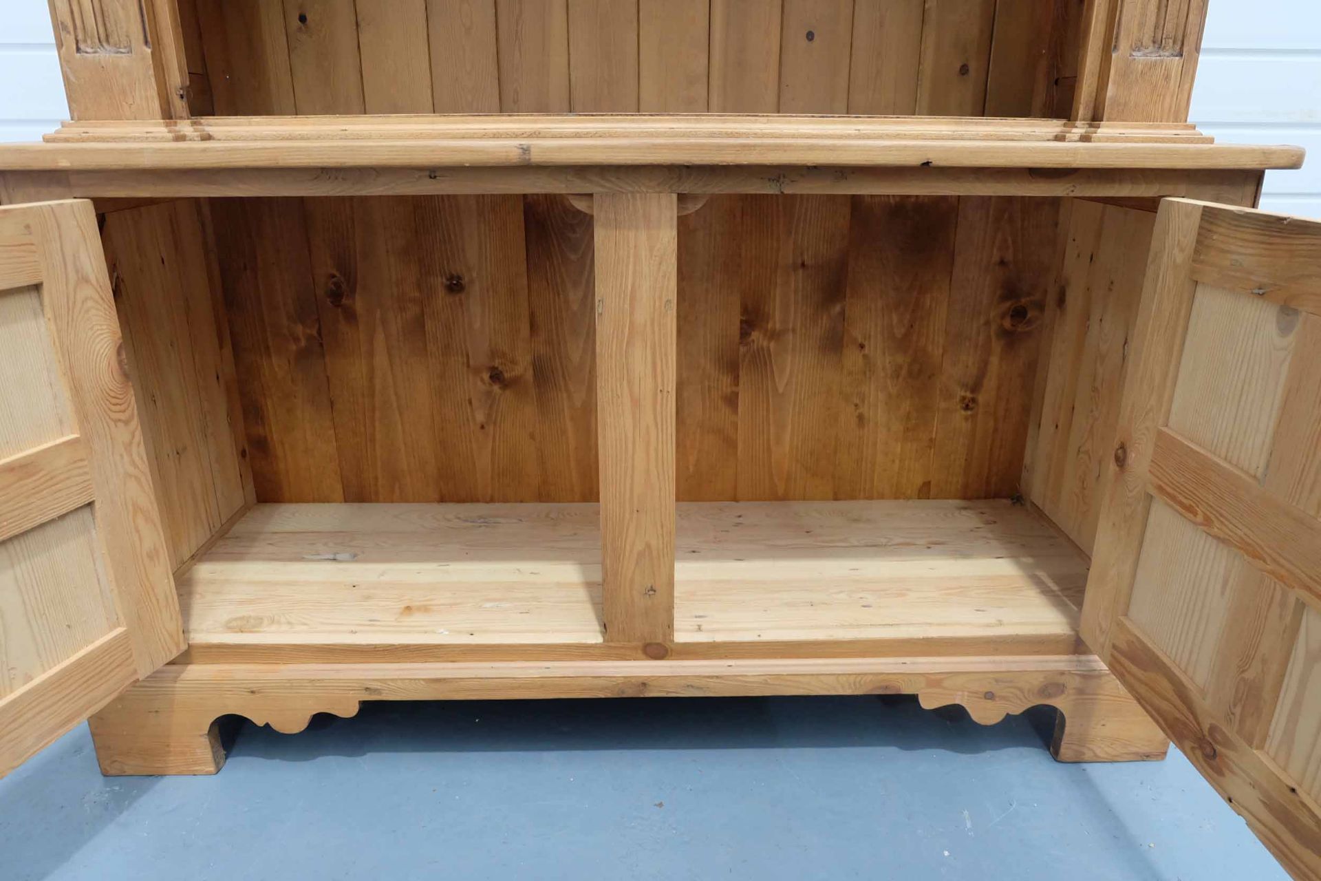 2 Piece Pine Dresser With 2 Lockable Doors and 3 Adjustable Shelves. - Image 4 of 7