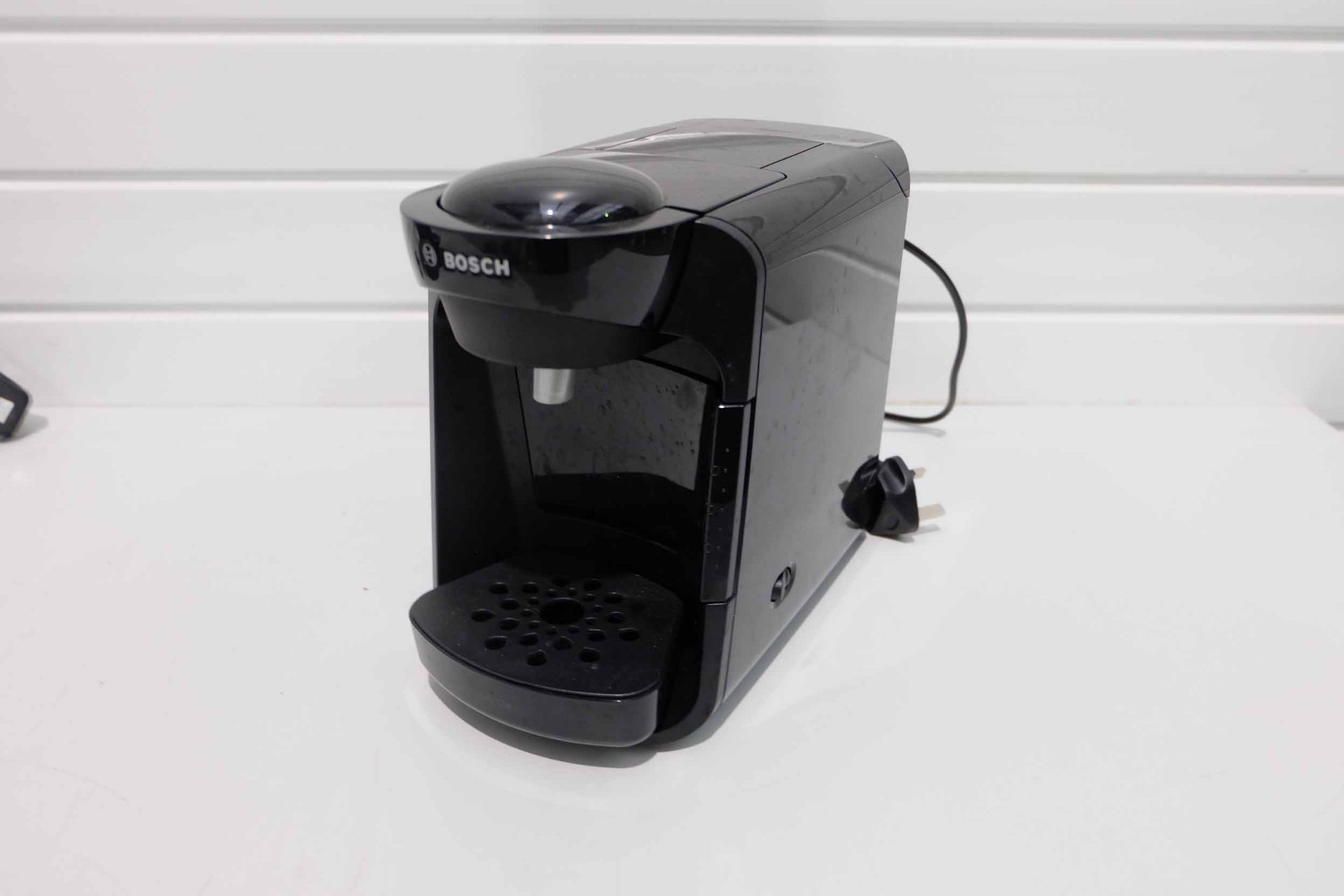 2 x Used Coffee Machines. 1 x Bosch Tassimo. 1 x Dolce Gusto Krups. - Image 3 of 4