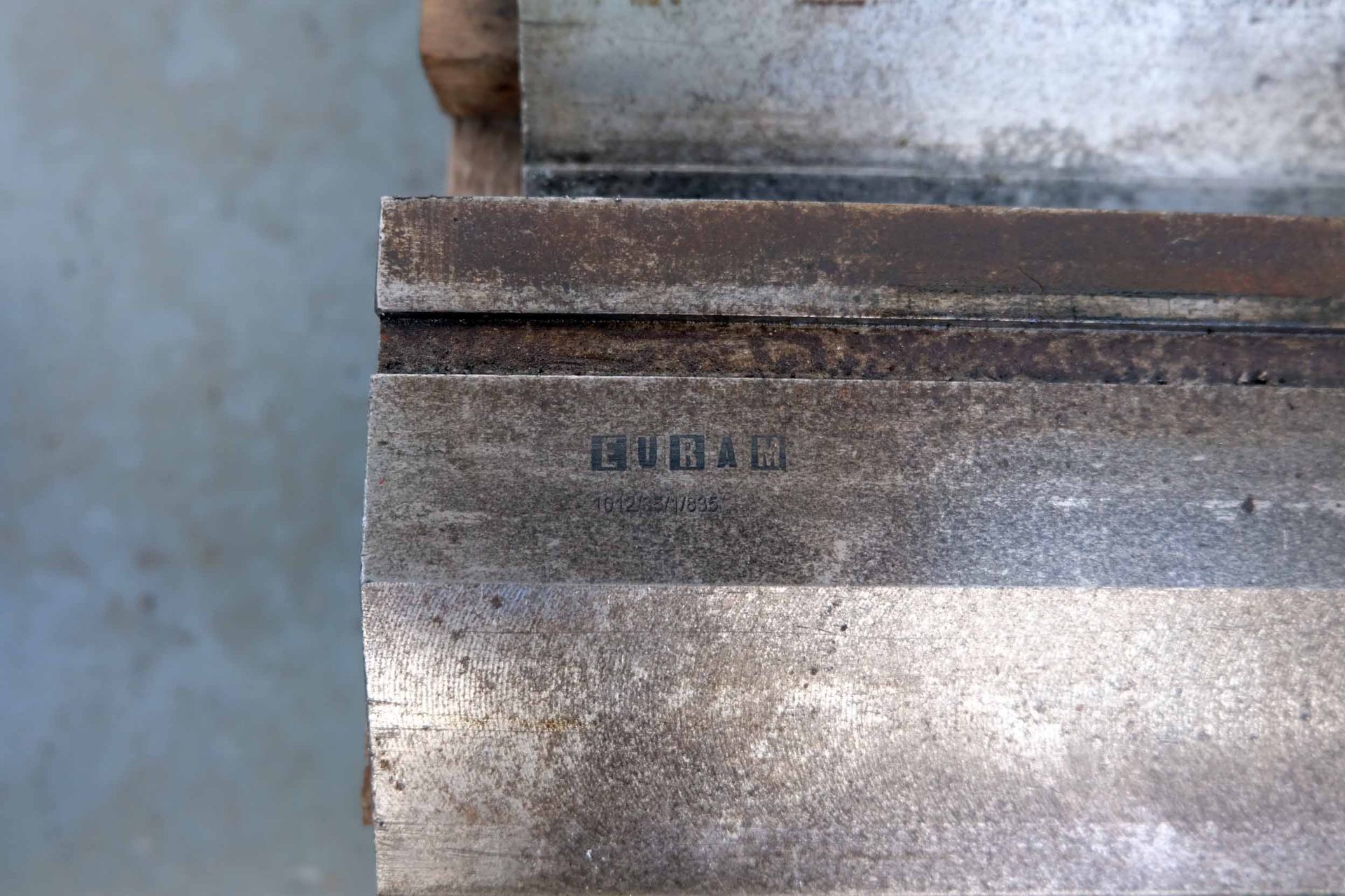 Full Set of Press Brake Tooling. Bottom: 4 x 835mm. Top: 3 x 835mm, 1 x 400mm, 1 x 300mm. Clamp Syst - Image 8 of 11