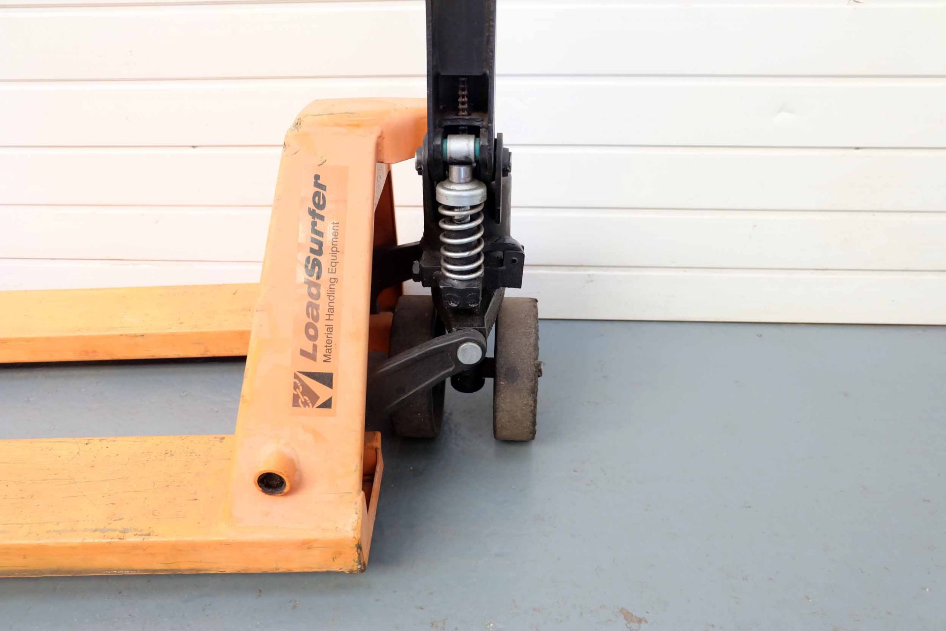 Load Surfer Pallet Truck. Capacity 2500kg. Length of Forks 1150mm. Width of Forks 525mm. - Image 5 of 8