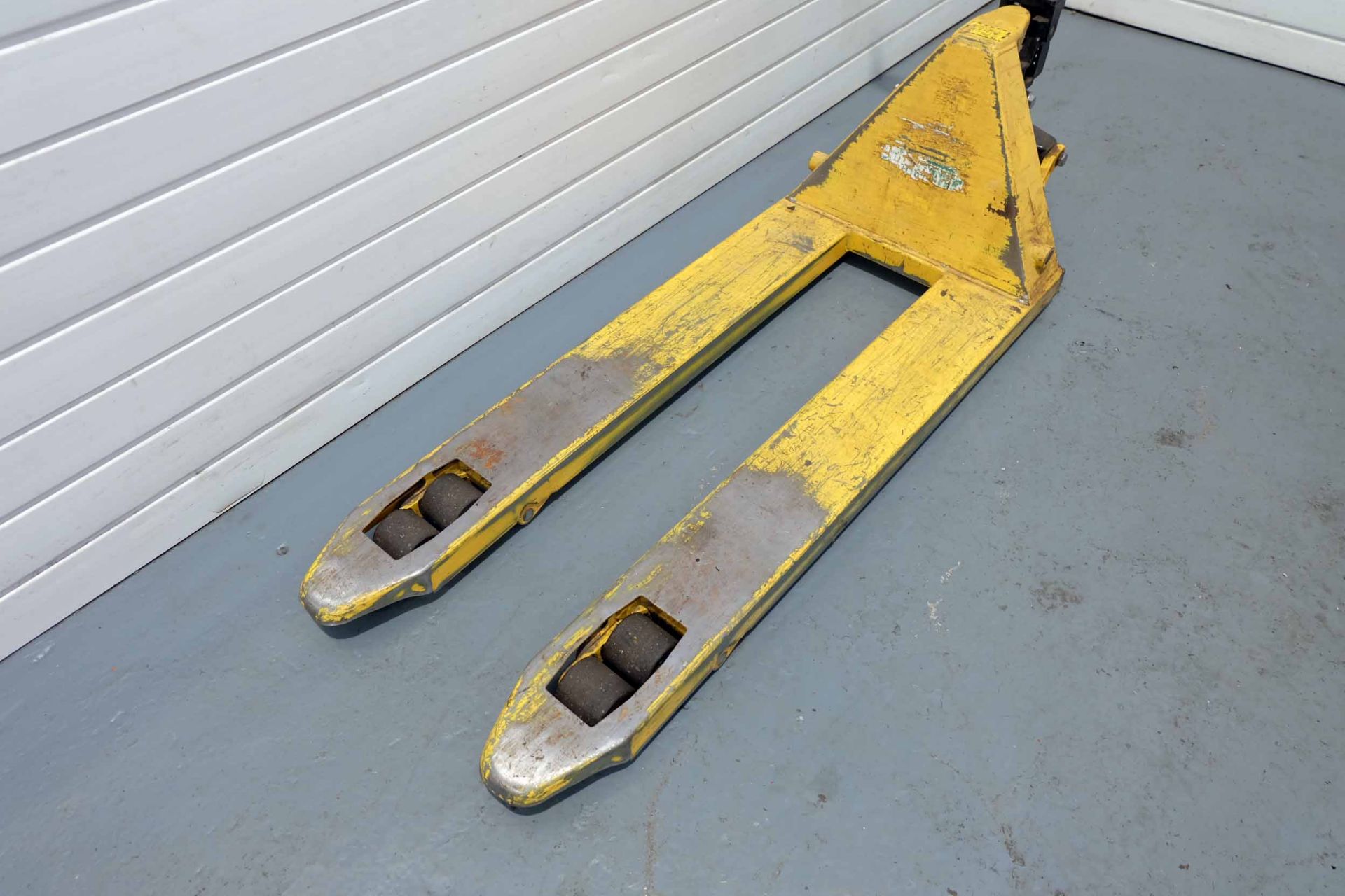 Jack Pallet Truck. Length of Forks 1150mm. Width of Forks 520mm. - Image 2 of 4