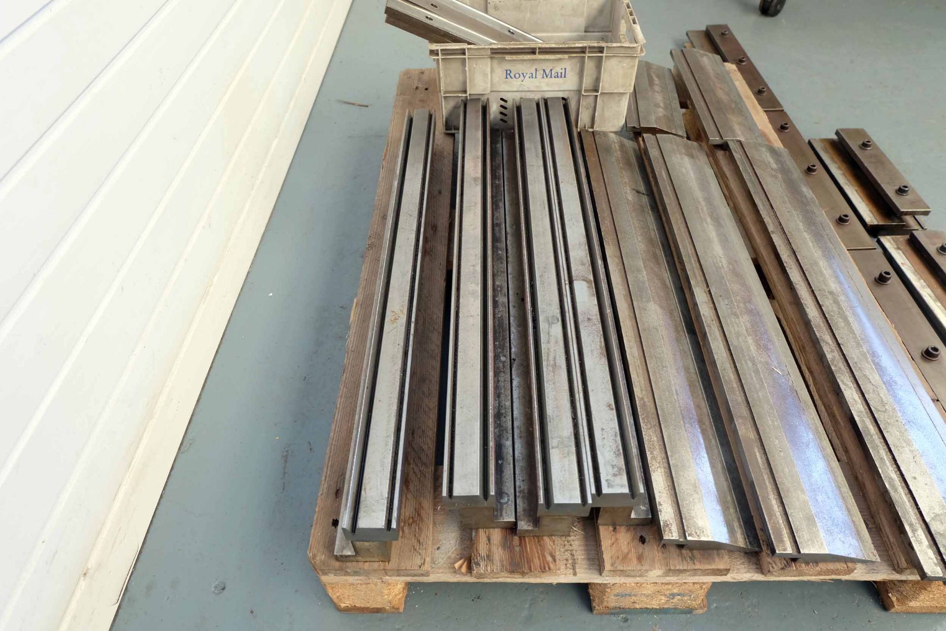 Full Set of Press Brake Tooling. Bottom: 4 x 835mm. Top: 3 x 835mm, 1 x 400mm, 1 x 300mm. Clamp Syst - Image 3 of 11