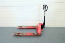 Quick Lift Pallet truck. Length of Forks 1000mm. Width of Forks 675mm.
