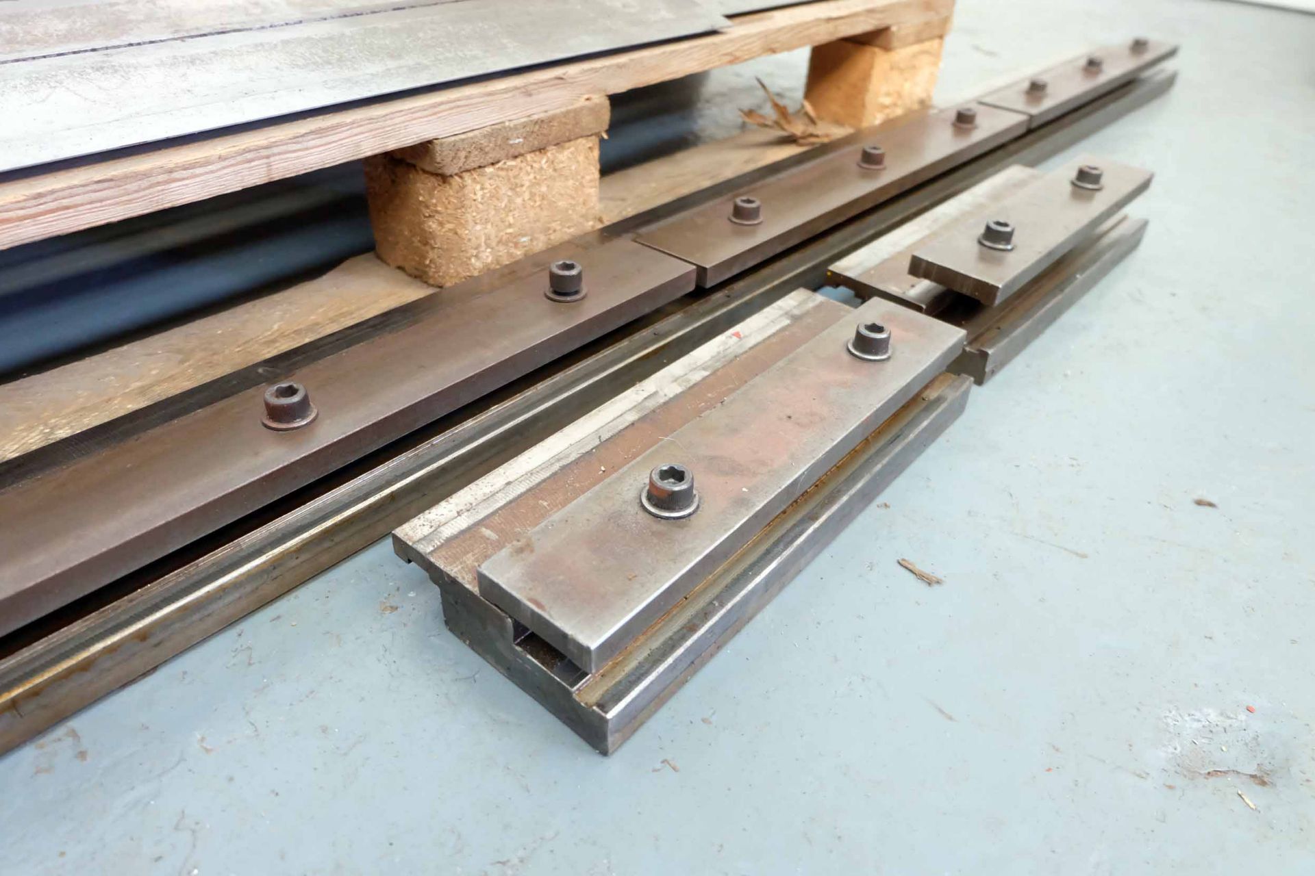 Full Set of Press Brake Tooling. Bottom: 4 x 835mm. Top: 3 x 835mm, 1 x 400mm, 1 x 300mm. Clamp Syst - Image 9 of 11