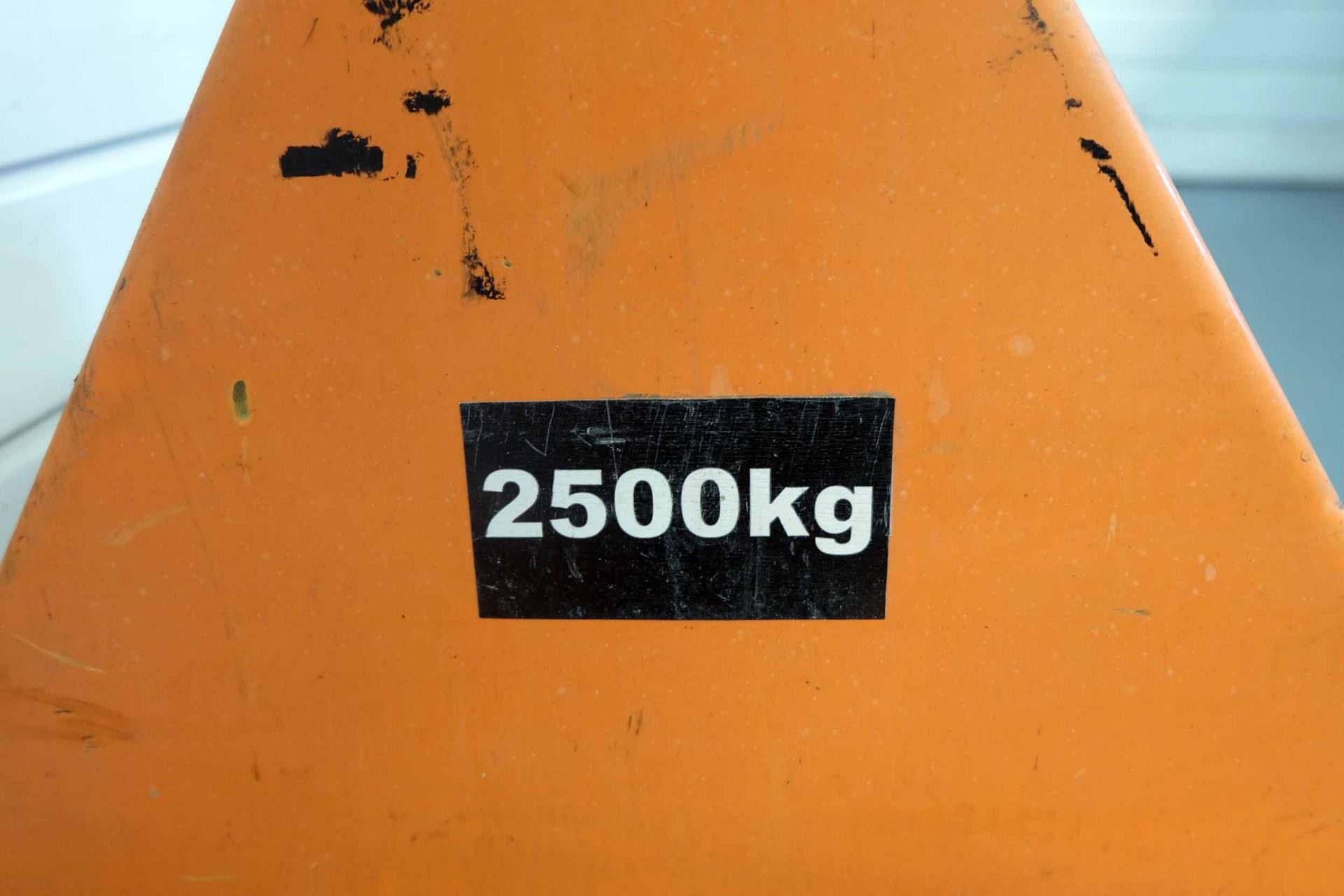 Load Surfer Pallet Truck. Capacity 2500kg. Length of Forks 1150mm. Width of Forks 525mm. - Image 7 of 8