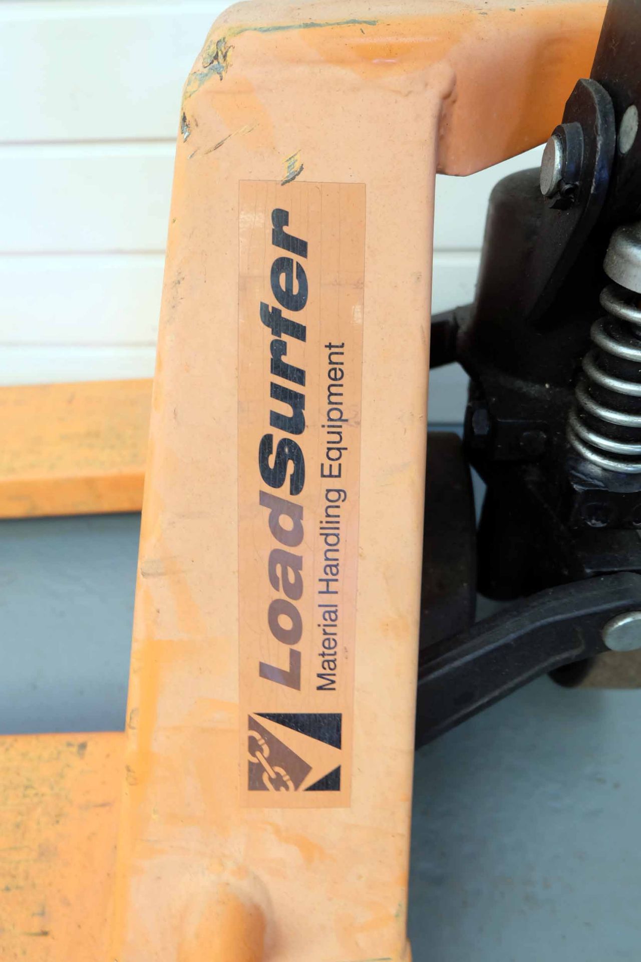 Load Surfer Pallet Truck. Capacity 2500kg. Length of Forks 1150mm. Width of Forks 525mm. - Image 6 of 8