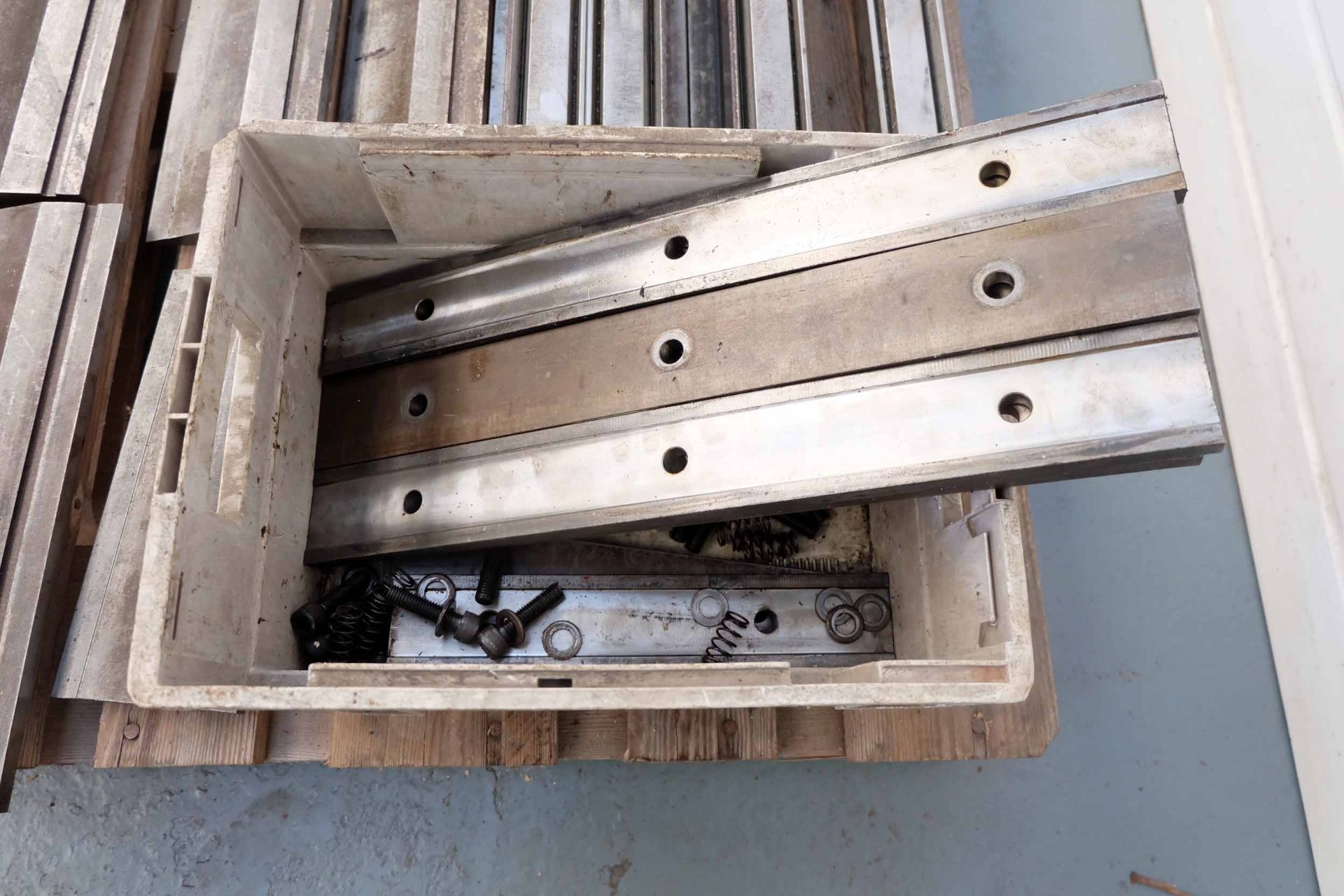 Full Set of Press Brake Tooling. Bottom: 4 x 835mm. Top: 3 x 835mm, 1 x 400mm, 1 x 300mm. Clamp Syst - Image 11 of 11