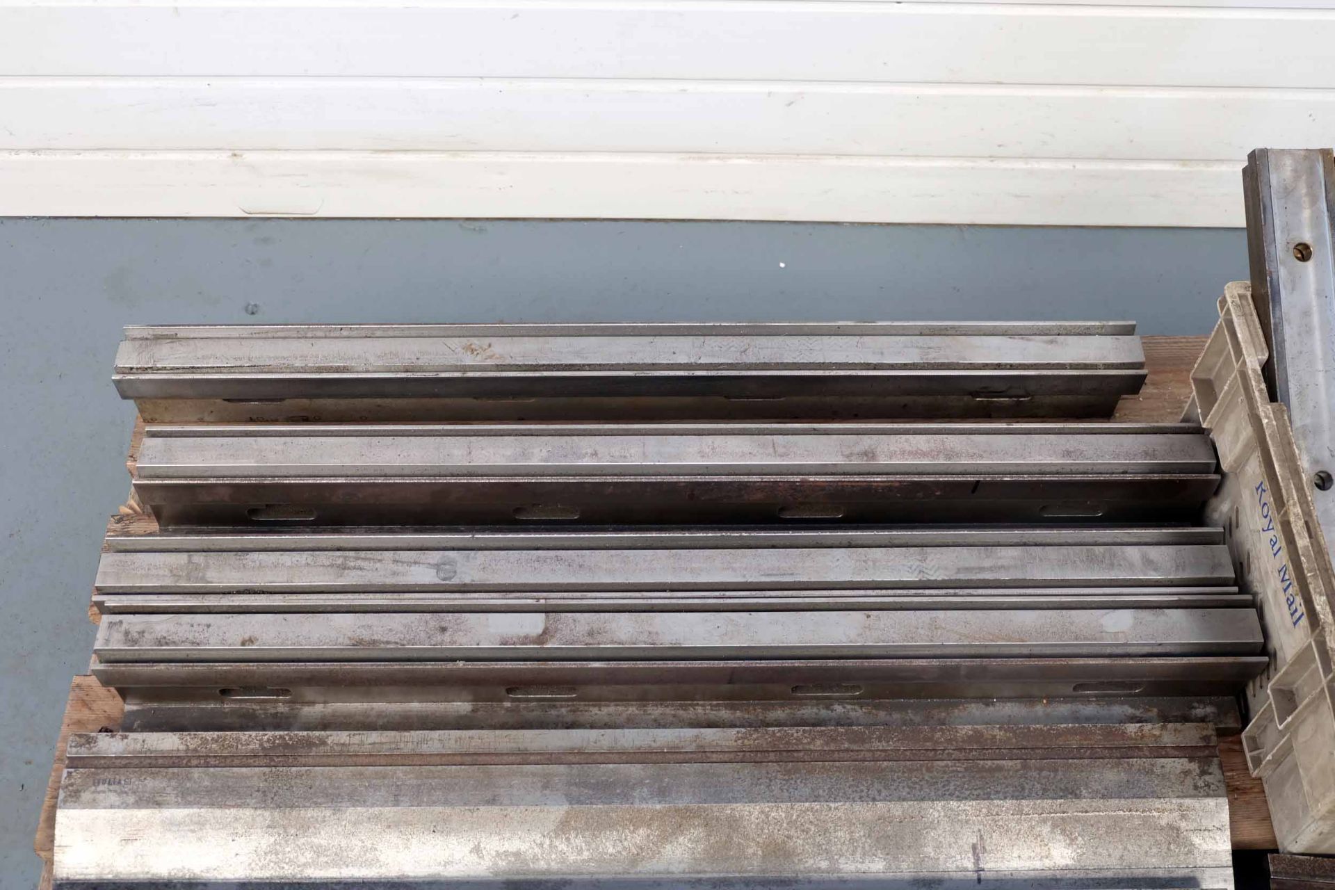 Full Set of Press Brake Tooling. Bottom: 4 x 835mm. Top: 3 x 835mm, 1 x 400mm, 1 x 300mm. Clamp Syst - Image 2 of 11