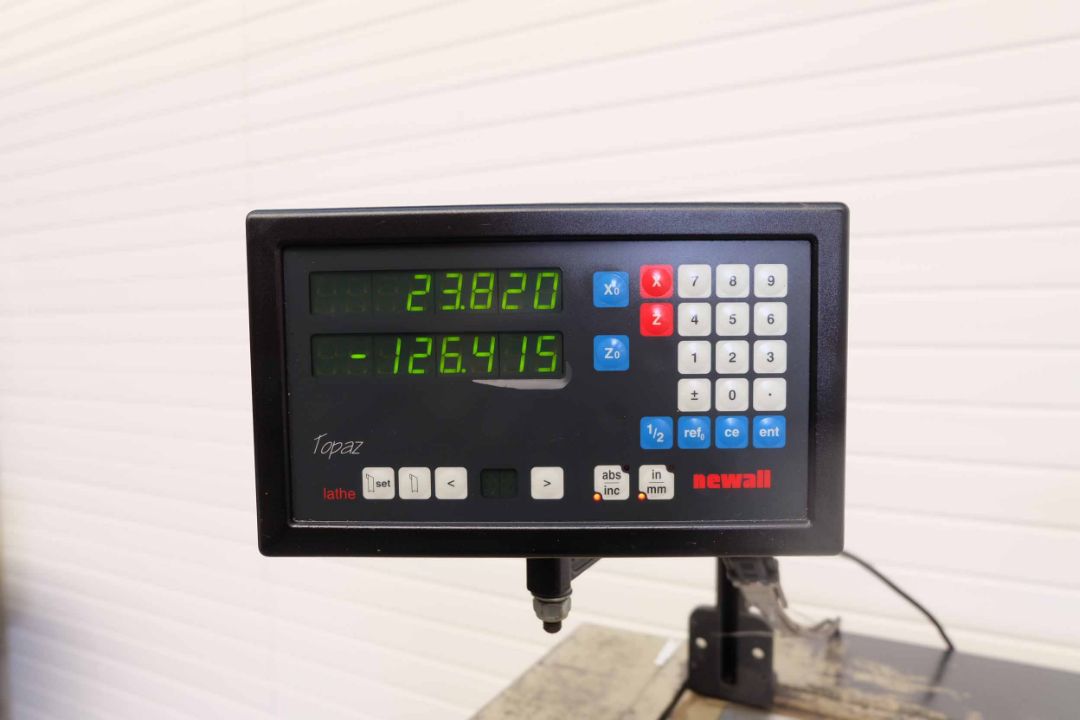 Harrison M400 Centre Lathe. Centre Height 200mm. Admits Between Centres 1000mm. Swing Over Bed 420mm - Image 11 of 12