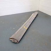 Roll End of Carpet. Light Grey. Size 3.05m x 3.15m Approx.