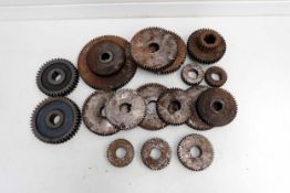 Quantity of Gears. Various Sizes. Bore Sizes Approx 1 1/4