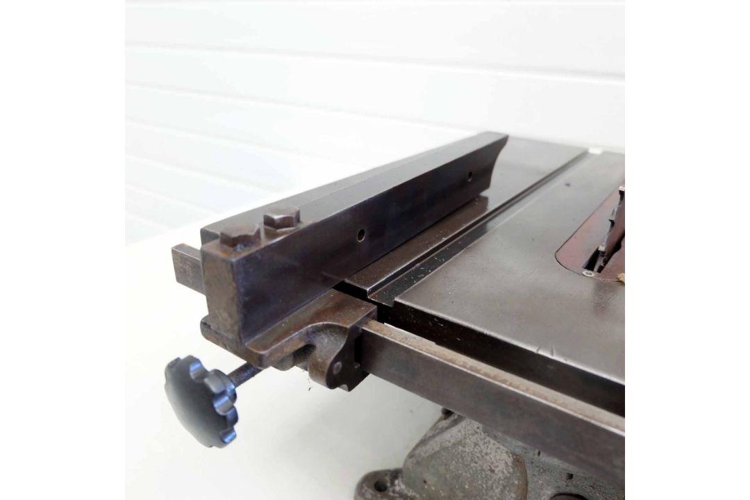 Bench Top Table Saw With a Motor. Table Size 530mm x 460mm x 200mm High. - Image 4 of 5
