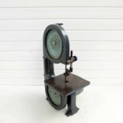 Small Bench Top Vertical Bandsaw. Table Size 225mm x 225mm. Overall Height 650mm. Single Phase.