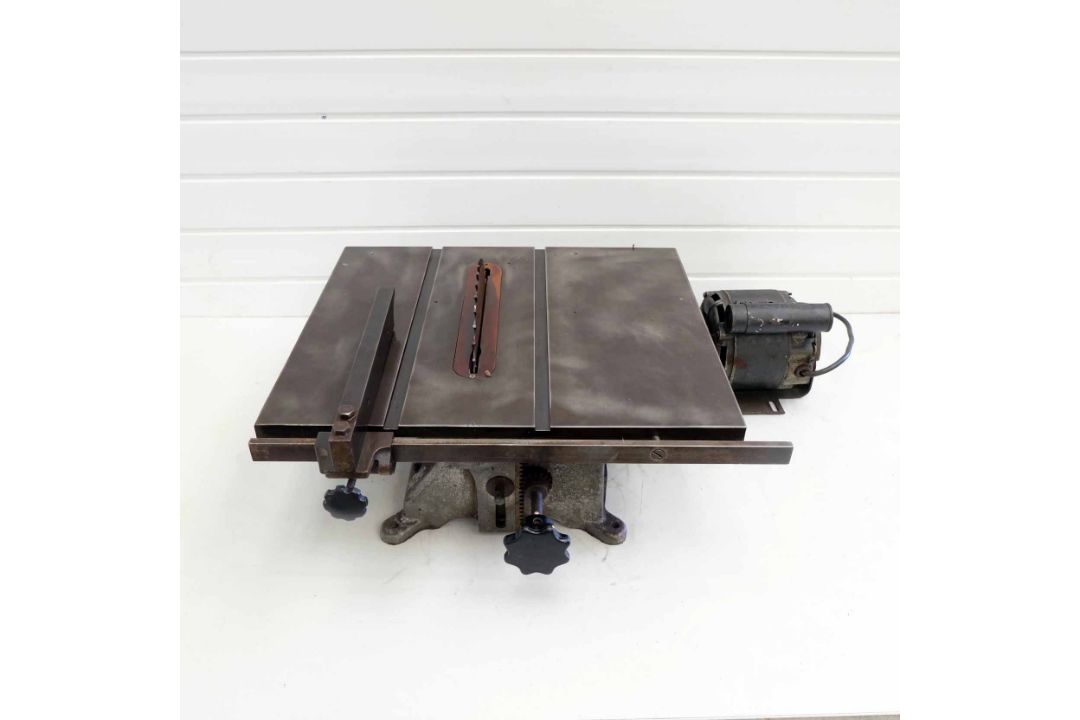 Bench Top Table Saw With a Motor. Table Size 530mm x 460mm x 200mm High. - Image 1 of 5