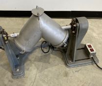 Patterson Kelley 8 Qt Twin Shell Benchtop Vblender. Bar is missing. As shown in photos. (Located