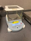 OHAUS ADVENTURER PRO LAB BALANCE