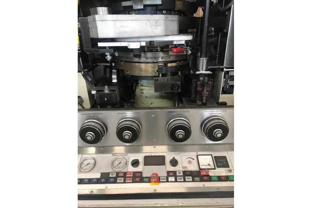 Fette P3000 45 station B tooled double-sided rotary tablet press complete with Data control - Image 4 of 8