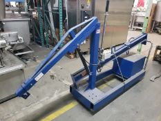 192 VESTIL COUNTER BALANCED FLOOR CRANE 2000 LB (Handling Fee $200) (Located Huntingdon, QC,