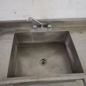 193 SINK corner sink 46 x 60 x 46 height (Handling Fee $200) (Located Huntingdon, QC, Canada)