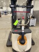CROWN ELECTRIC WALK-BEHIND STACKER