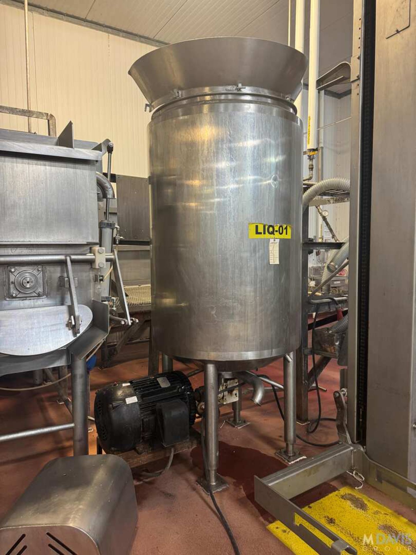 APROX. 750 GAL. S/S SINGLE WALL LIKWIFIER