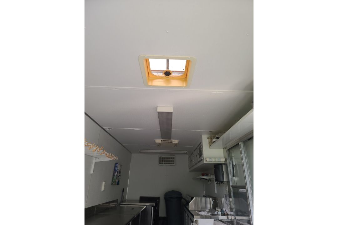 DUAL AXLE FOOD TRAILER - Image 11 of 12