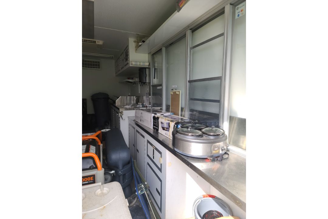 DUAL AXLE FOOD TRAILER - Image 9 of 12