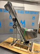 BOTTLE HOPPER WITH CLEATED ELEVATING CONVEYOR, MODEL ELEVATORE NE 80 HC 900 HS 1715, S/N 9906125, LE