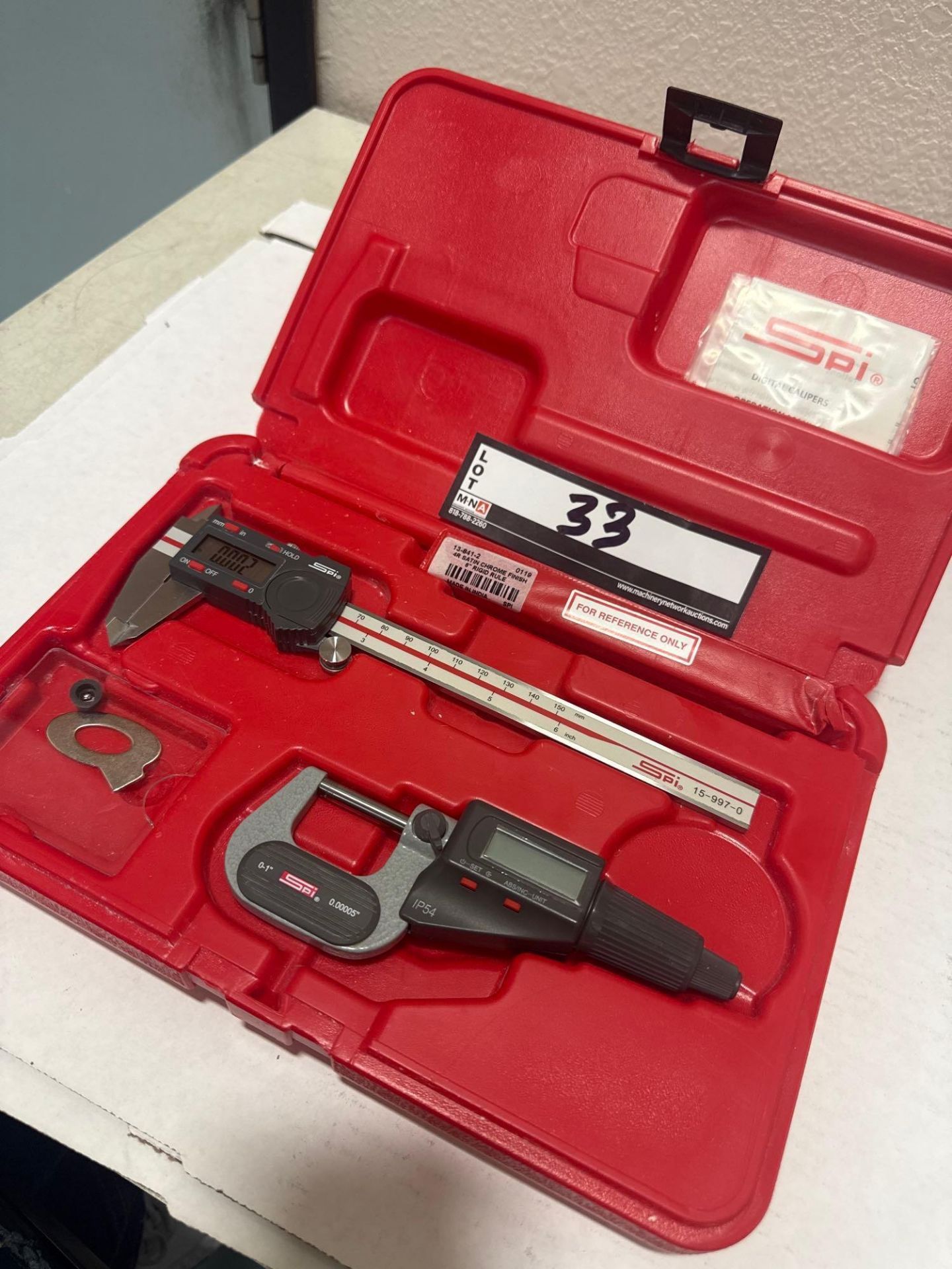 Electronic Caliper: 0-6" (.0005"/.01mm) with CR2032 Battery • IP54 Electronic Micrometer: 0-1"/ 25mm - Image 3 of 4